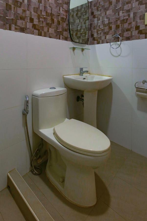 Oyo 783 Freemont Place Paranaque City Экстерьер фото