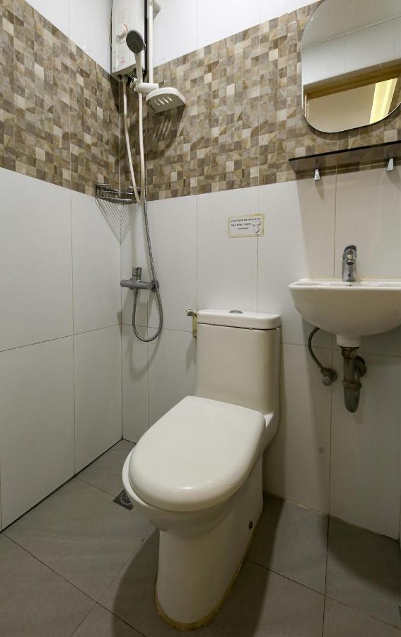 Oyo 783 Freemont Place Paranaque City Экстерьер фото